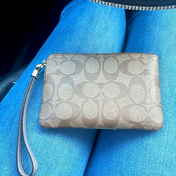 Coach Corner Zip Wristlet In Signature Leather Canvas - Picture 2 of 6